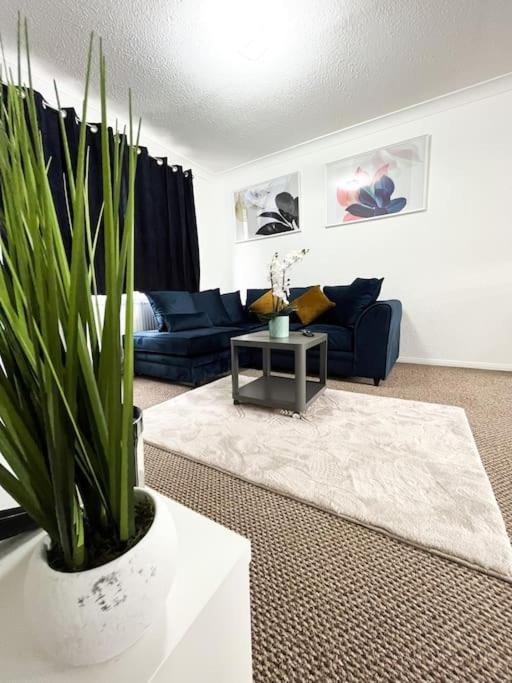 3 Bedroom House With Free Parking Chatham  Exterior foto