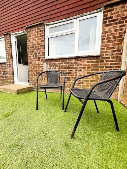 3 Bedroom House With Free Parking Chatham  Exterior foto